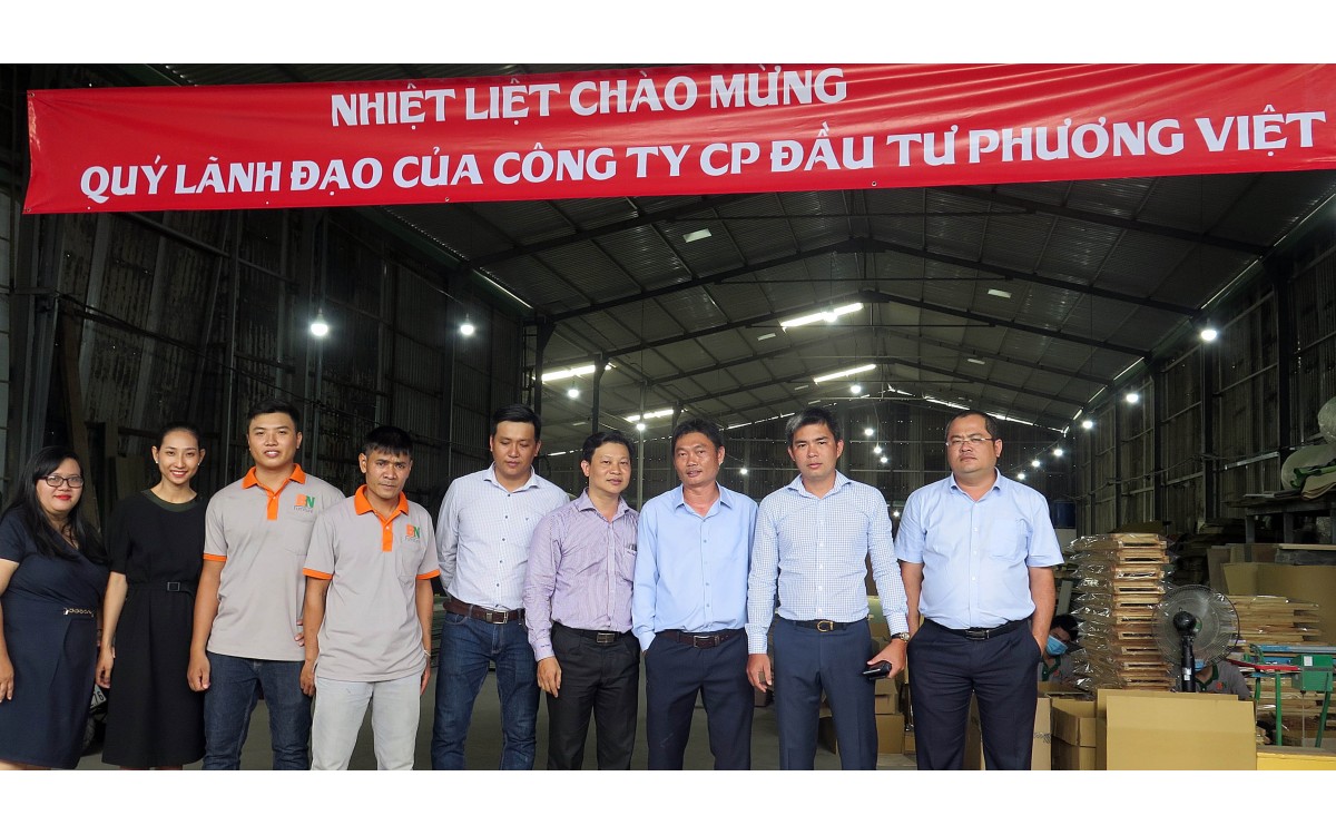 BGĐ CTY CỔ PHẦN ĐẦU TƯ PHƯƠNG VIỆT THAM QUAN XƯỞNG SẢN XUẤT CỦA CTY BN FURNITURE